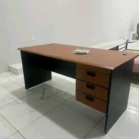 Кровать и писмьмони стол