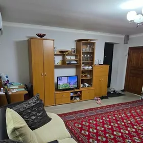 30мкр. 2 комнаты 1 этаж