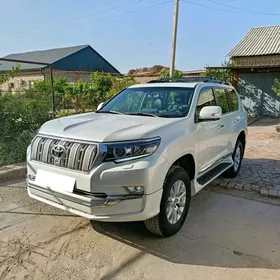 Toyota Land Cruiser Prado 2022