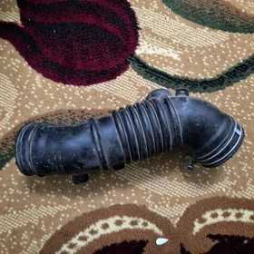 patrubka zaslonka hilux