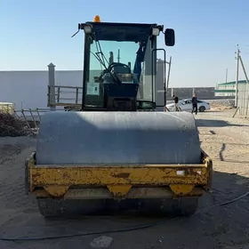 Caterpillar Dozer 2013