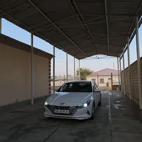 Hyundai Elantra 2022