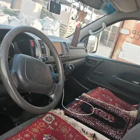 Toyota Hiace 2011