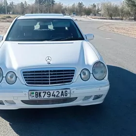 Mercedes-Benz E320 2000
