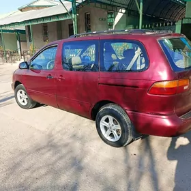 Toyota Sienna 1999
