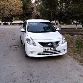 Nissan Versa 2012