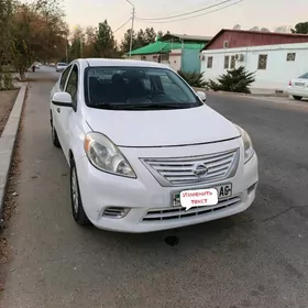 Nissan Versa 2013