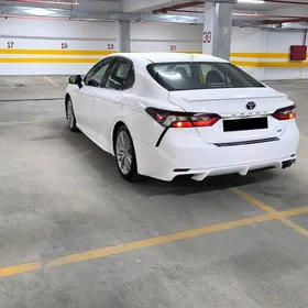 Toyota Camry 2021