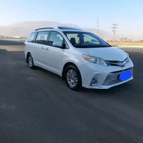 Toyota Sienna 2016
