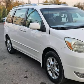 Toyota Sienna 2004