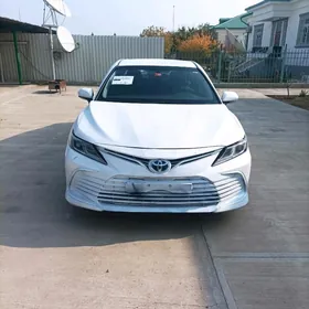 Toyota Camry 2021