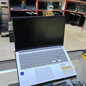 ASUS/i7(13)/8RAM/512SSD