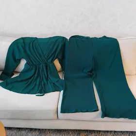 БРЮЧНЫЙ КОСТЮМ.