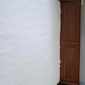 Кровать и две тумбы