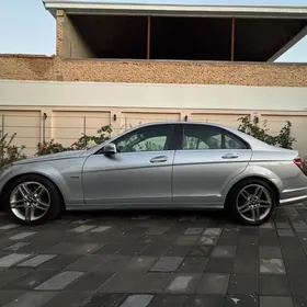 Mercedes-Benz C300 2011