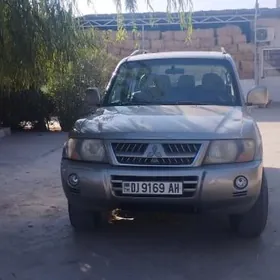 Mitsubishi Montero 2002