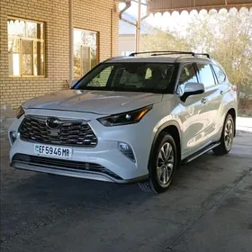 Toyota Highlander 2021