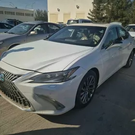 Lexus ES 300h 2022