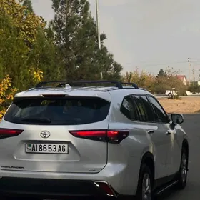 Toyota Highlander 2022