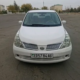 Nissan Tiida 2005