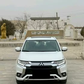 Mitsubishi Outlander 2023