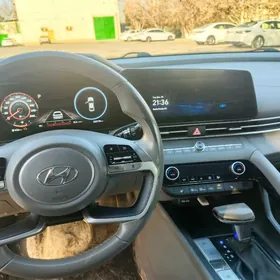 Hyundai Elantra 2023