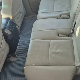 Toyota Land Cruiser Prado 2013