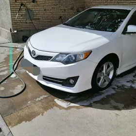 Toyota Camry 2014