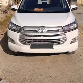 Toyota Innova 2022