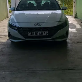 Hyundai Elantra 2022
