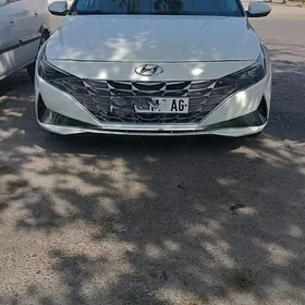Hyundai Elantra 2022