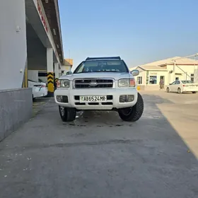 Nissan Pathfinder 2000