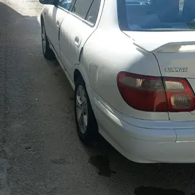 Nissan Sunny 2001