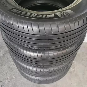 235 65 17 MICHELIN
