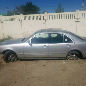 Mercedes-Benz E320 1997