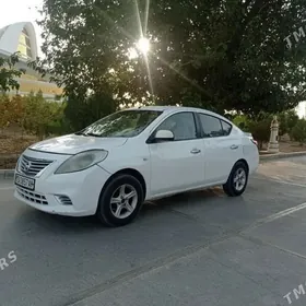 Nissan Versa 2012