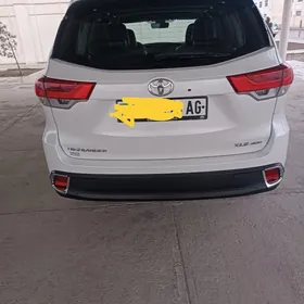 Toyota Highlander 2019