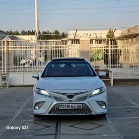 Toyota Camry 2019