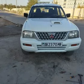 Mitsubishi L200 2003