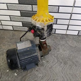 насос с помпой