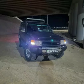 Mitsubishi Montero 1996