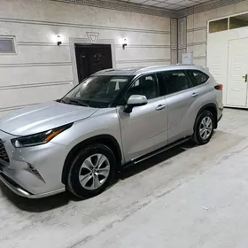 Toyota Highlander 2021