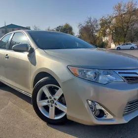 Toyota Camry 2014