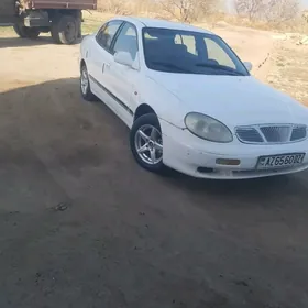 Daewoo Leganza 1998