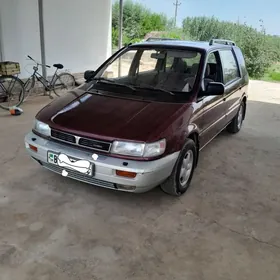 Mitsubishi Chariot 1993