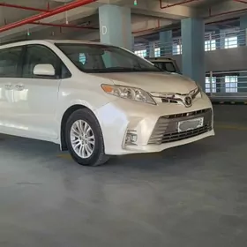 Toyota Sienna 2017