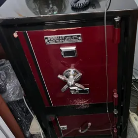 Продаются сейфы