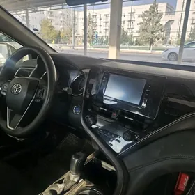 Toyota Camry 2021