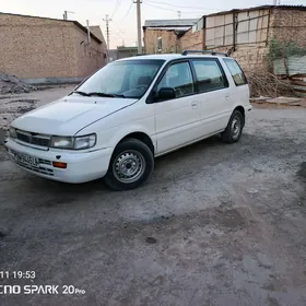 Mitsubishi Chariot 1998