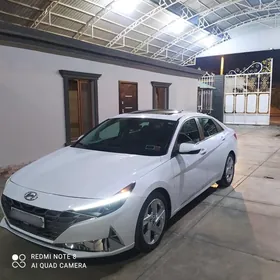 Hyundai Elantra 2022